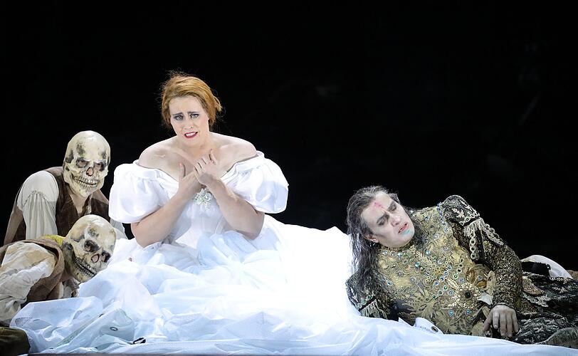 Rachel Villis Sorensen (Hélene) und Erwin Schrott (Procida).