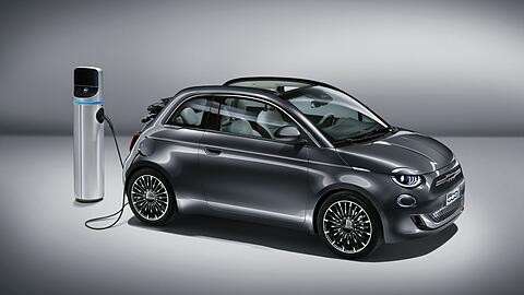 Fiat 500 mit Steckdose: Der neue Cinquecento wird nur mit E-Motor angeboten.