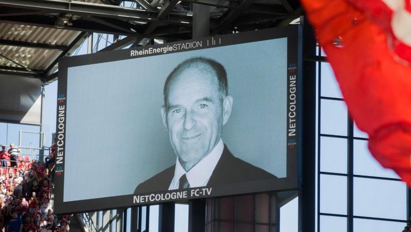 Gedenken an den in den Alpen verschollenen Karl-Erivan Haub, Vorstandsvorsitzender von Tengelmann im RheinEnergie Stadion. Gedenken an den in den Alpen verschollenen Karl-Erivan Haub, Vorstandsvorsitzender von Tengelmann im RheinEnergie Stadion.