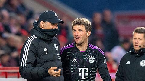Thomas Müller brilliert an der Alten Försterei, darf sich sechs Minuten vor Spielende den verdienten Applaus abholen - und einen nicht ganz ernst gemeinten Einlauf von Trainer Thomas Tuchel.
