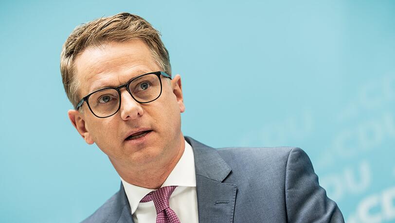 Der CDU-Generalsekretär äußert sich nach den Gremiensitzungen seiner Partei zur Rentenkommission. Der CDU-Generalsekretär äußert sich nach den Gremiensitzungen seiner Partei zur Rentenkommission.