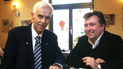 Im AZ-Café: Löwen-Präsident Dieter Schneider mit AZ-Sportchef Gunnar Jans