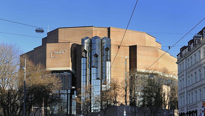 Das Kultur- und Bildungszentrum Gasteig liegt am »gachen Steig«, zentral und unübersehbar am rechten Isar-Hochufer der Isar. Das Kultur- und Bildungszentrum Gasteig liegt am »gachen Steig«, zentral und unübersehbar am rechten Isar-Hochufer der Isar.