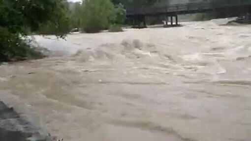Hochwasser am Flauchersteg. Hochwasser am Flauchersteg.