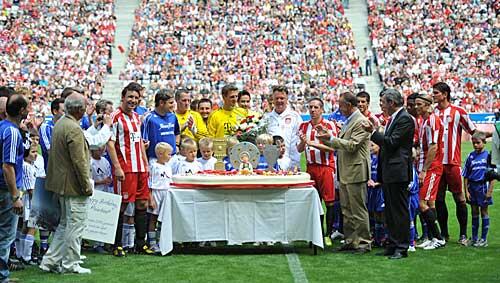 Saisoneröffnung zwischen FC Bayern und der «Winterstars-Auswahl» am Sonntag (08.08.2010) in der Allianz Arena in München (Oberbayern). Saisoneröffnung zwischen FC Bayern und der «Winterstars-Auswahl» am Sonntag (08.08.2010) in der Allianz Arena in München (Oberbayern).