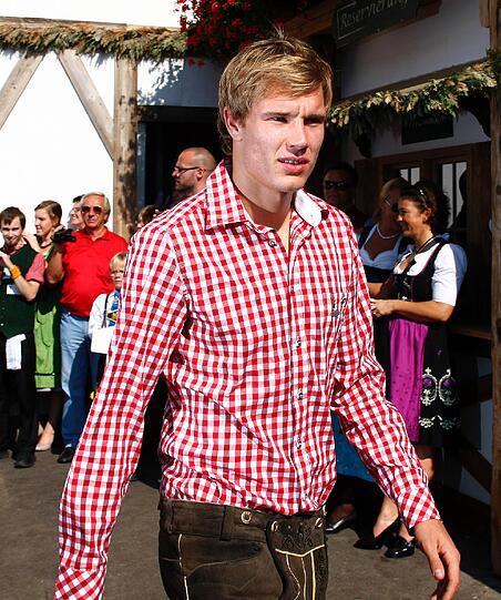 Ganz lässig kommt auch Holger Badstuber daher.
