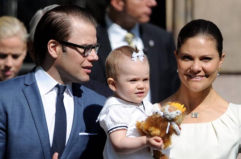 Prinzessin Victoria und Prinz Daniel mit Töchterchen Estelle