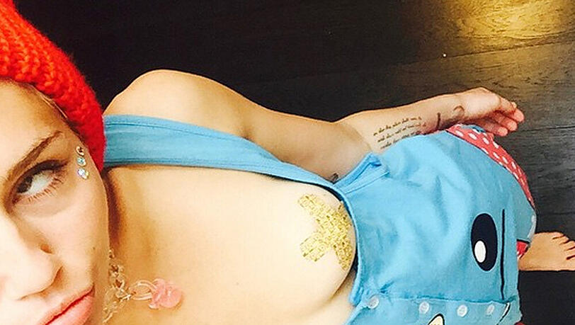 Miley Cyrus zeigt sich mal wieder freizügig Miley Cyrus zeigt sich mal wieder freizügig