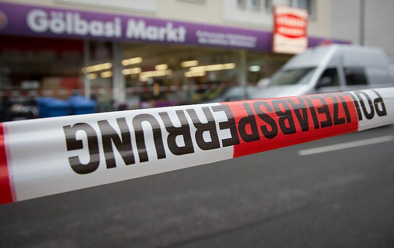 Bluttat in Osnabrück: In einem türkischen Supermarkt wurde am Donnerstagvormittag ein 45-jähriger Mann erschossen. Die Bilder vom Tatort.