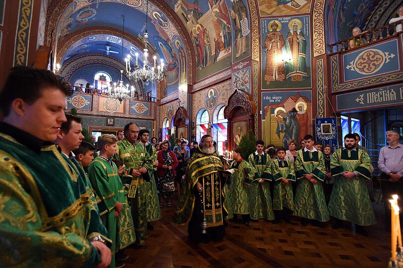 In der orthodoxen Kirche wird Weihnachten erst später gefeiert. Wie hier in Sydney gingen die orthodoxen Gläubigen weltweit erst gestern und heute in ihre Kirchen.