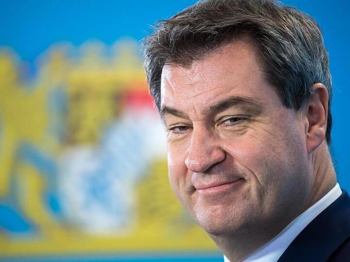Markus Söder (CSU), Ministerpräsident von Bayern, lächelt. Foto: Peter Kneffel/Archiv