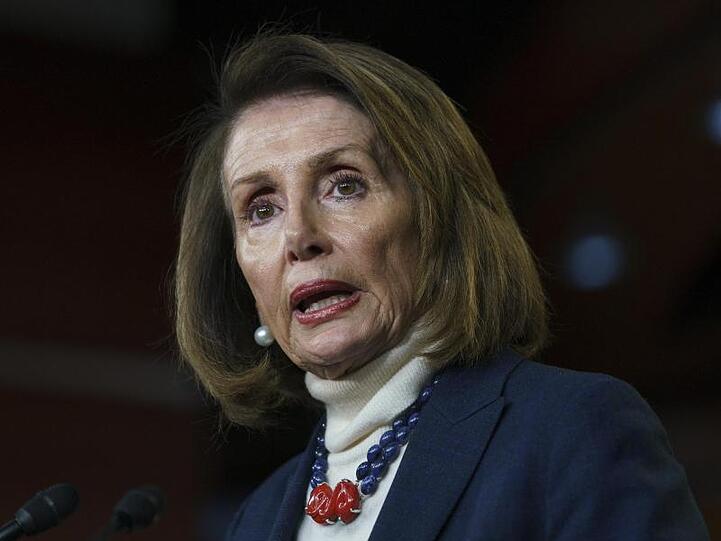 Nancy Pelosi, Sprecherin des US-Repräsentantenhauses, soll lieber mit ihm in den USA über eine Lösung im Etatstreit verhandeln anstatt eine (Dienst-)Reise zu unternehmen, findet US-Präsident Trump.