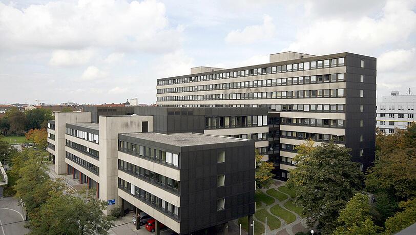 Dieser "Hochhaus" genannte Bau des Finanzamtes wird ab dem Frühjahr dem Erdboden gleichgemacht.