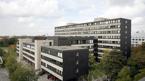 Dieser "Hochhaus" genannte Bau des Finanzamtes wird ab dem Frühjahr dem Erdboden gleichgemacht.