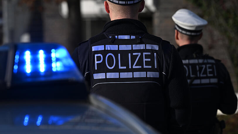 Polizisten haben einen Mann nach einem Messerangriff auf eine Frau im U-Bahnhof Rotkreuzplatz festgenommen. (Symbolbild)