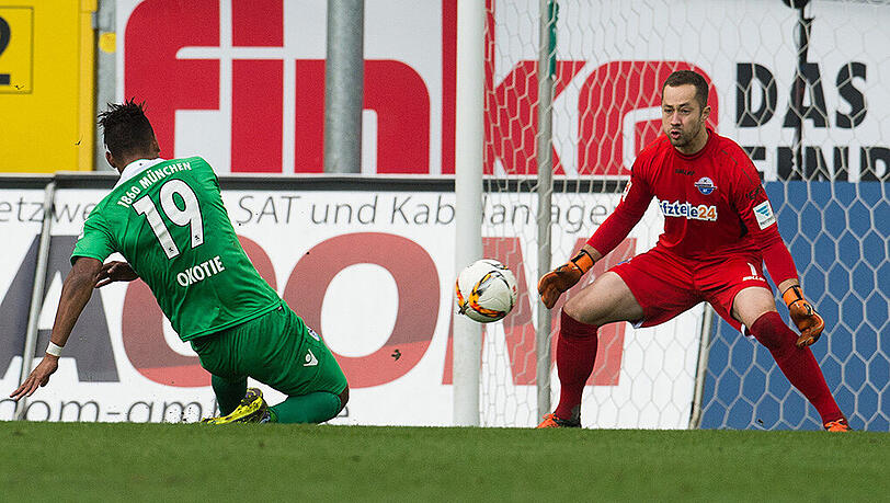 Der Hattrick-Held der Löwen: Rubin Okotie. Der Hattrick-Held der Löwen: Rubin Okotie.