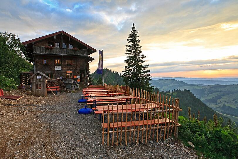 Von der Terrasse des Staufner Hauses (1600 m) hat man einen wunderbaren Panoramablick.