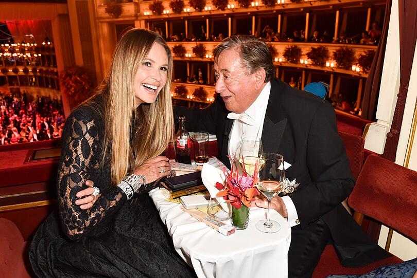 Auch Elle "The Body" Macpherson gehört zu den Opernball-Eroberungen von Richard Lugner, mit der er 2019 erschien.