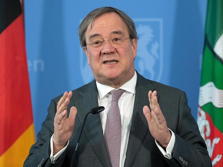 Armin Laschet (CDU), Ministerpräsident von Nordrhein-Westfalen, gibt ein Statement ab. Foto: Federico Gambarini/dpa/Archivbild