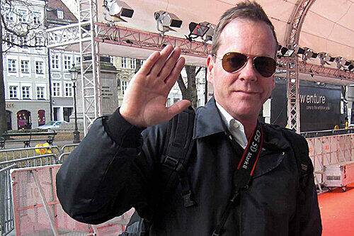 Servus München! Kiefer Sutherland in klassischem Touri-Outfit.