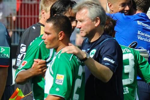 Gegen Albanien am Ball: Sebastian Ghasemi-Nobakht, hier mit Trainer Benno Möhlmann.