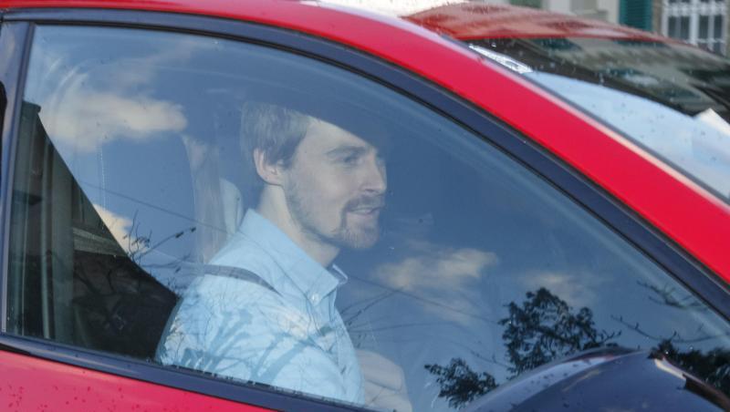 Stefan Luitz verlässt nach der mündlichen Verhandlung in einem Auto den Internationalen Sportgerichtshof CAS. Stefan Luitz verlässt nach der mündlichen Verhandlung in einem Auto den Internationalen Sportgerichtshof CAS.