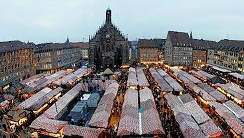 Am 26. November wird die "Stadt aus Holz und Tuch", der Christkindlesmarkt, eröffnet. Am 26. November wird die "Stadt aus Holz und Tuch", der Christkindlesmarkt, eröffnet.