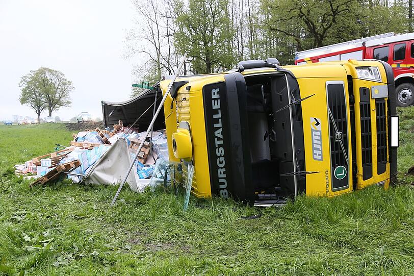Ein 42-jähriger Ungar war auf der B12 von München Richtung Mühldorf unterwegs, als von der Fahrbahn abkam.