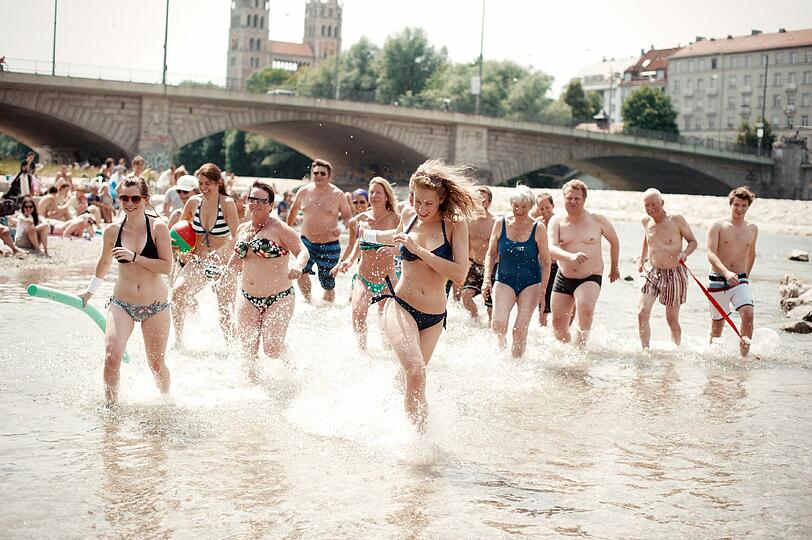 So lustig war der BIG JUMP am Sonntag. Die Bilder!