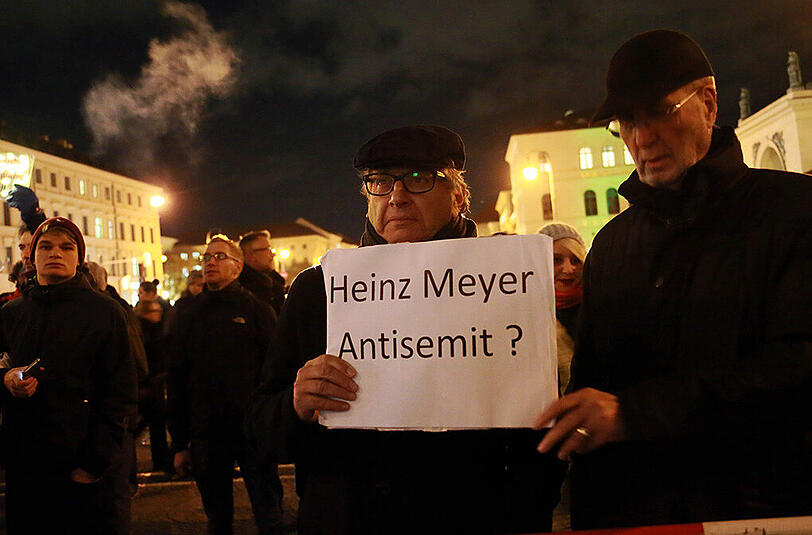 CSU-Stadtratsmitglied Marian Offmann schloss sich den Gegendemonstranten an.