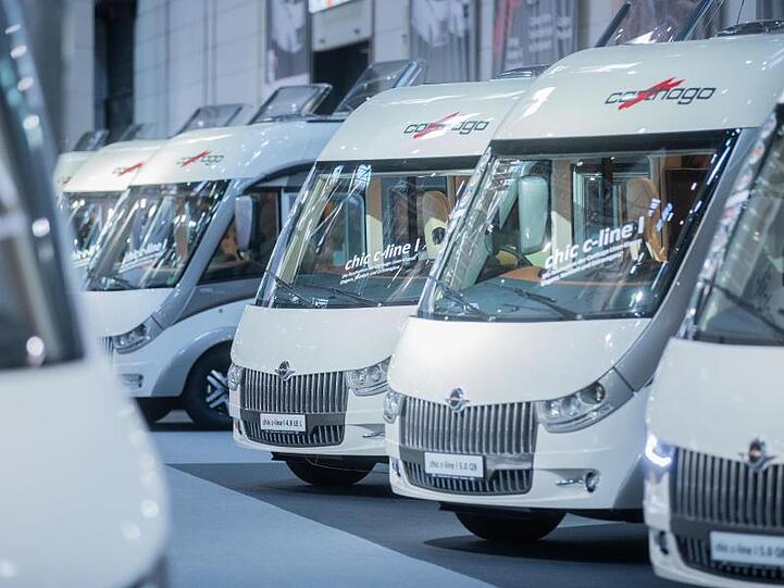 Immer mehr jüngere Menschen interessierten sich für das freie und flexible Reisen mit Wohnmobilen und Caravans, sagen Branchenvertreter.