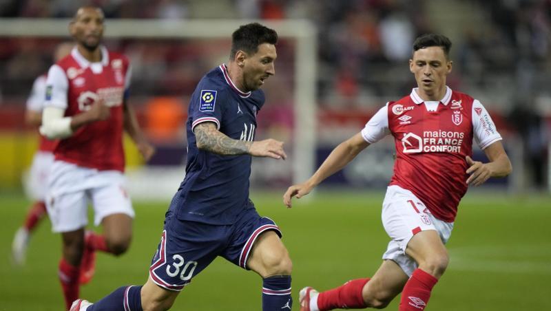 Lionel Messi (M.) spielte unauffällig für PSG.