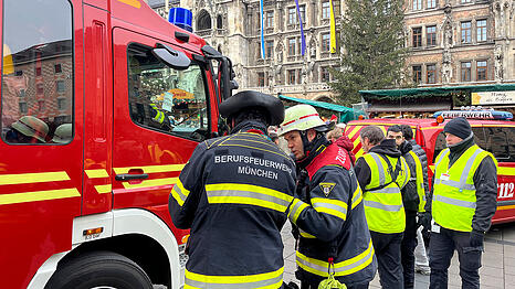 Aufgrund der Anfahrt der Einsatzkr&auml;fte im Bereich des Christkindlmarkts kam es dort zu Behinderungen.