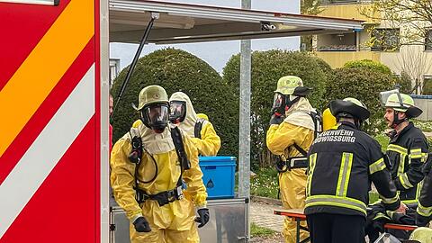 Zwei M&auml;nner hatten in dem Garten am Ortsrand Ostereier gesucht, als sie das wei&szlig;e Kunststofffl&auml;schchen mit rotem Deckel fanden.