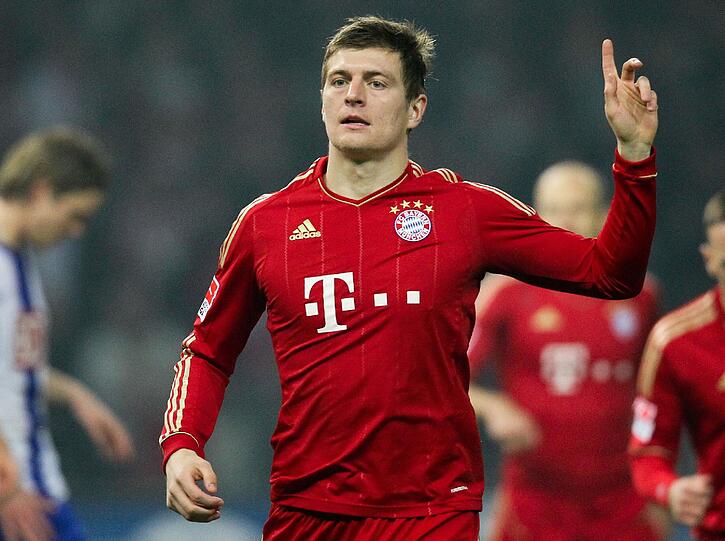 51. Minute:  Fast vom Anstoß weg der nächste Treffer. Robben erkämpft sich den Ball. Die Hertha-Abwehr unterbindet zunächst ein Zuspiel auf Müller. Doch dann landet der Ball vor Toni Kroos, der aus 15 Metern einschießt. Die Berliner haben geschlafen. Es steht 5:0.