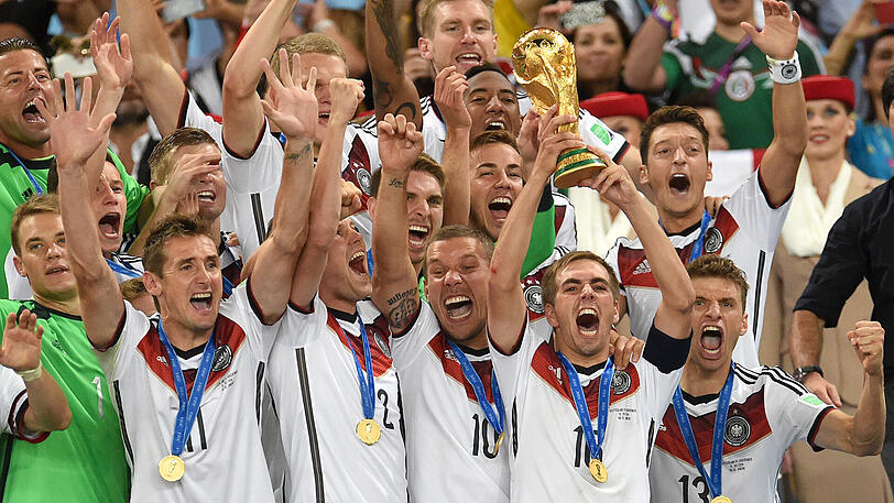 Die deutsche Nationalmannschaft jubelt nach dem WM-Erfolg 2014.
