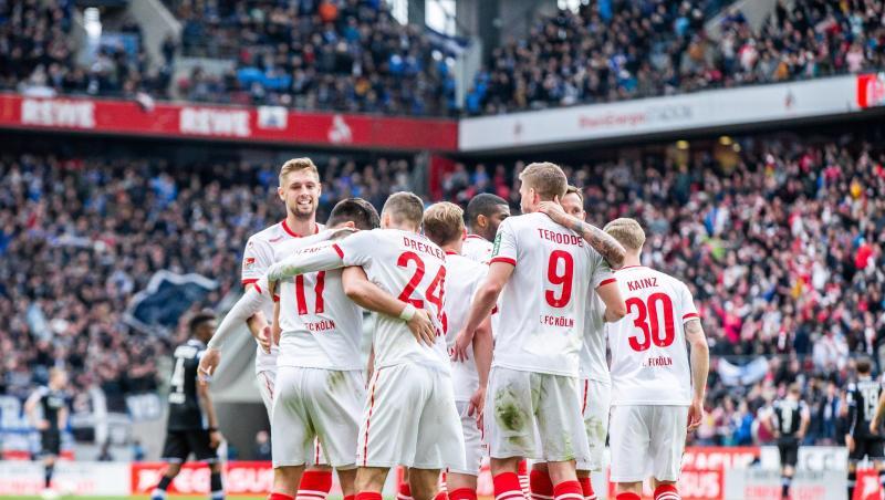 Der 1. FC Köln thront weiter an der Spitze der 2. Liga. Der 1. FC Köln thront weiter an der Spitze der 2. Liga.