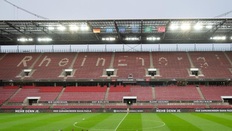 Die deutsche Nationalmannschaft hat sich am Tag vor dem Test-Länderspiel gegen die Türkei im leeren RheinEnergie-Stadion versammelt.
