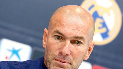 Der FC Bayern soll Kontakt zu Zinédine Zidane aufgenommen haben.