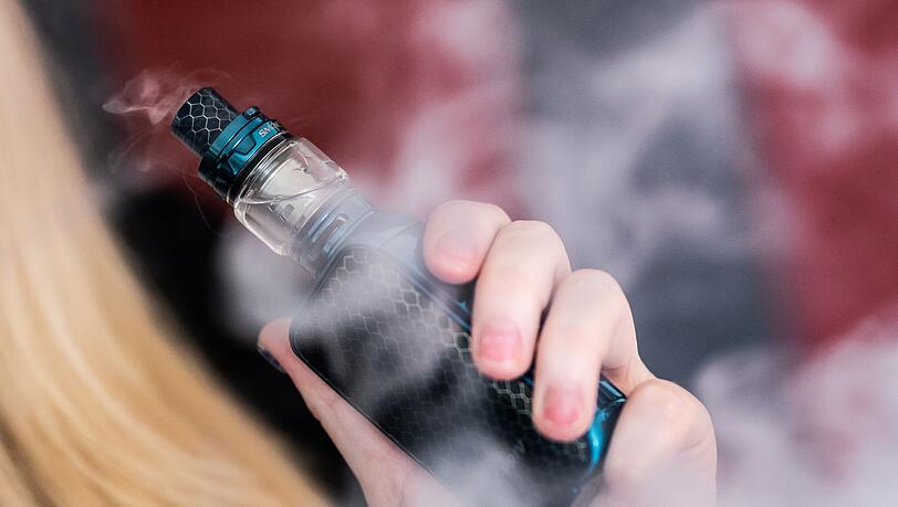 Vor allem bei jungen Menschen sind Vapes beliebt. (Symbolbild)
