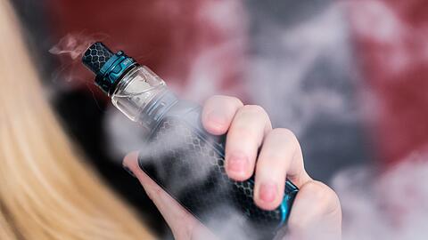 Vor allem bei jungen Menschen sind Vapes beliebt. (Symbolbild)