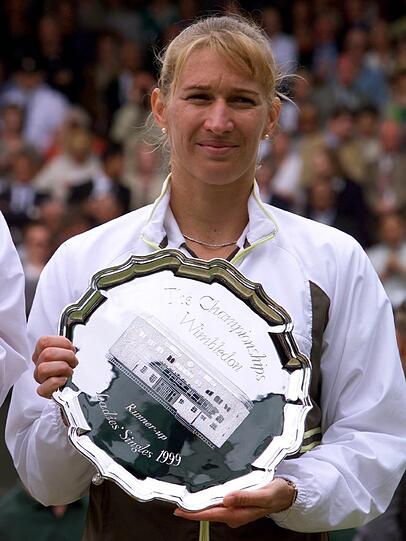 Doch die letzte Finalteilnahme von Steffi Graf endete 1999 mit einer Niederlage gegen US-Amerikanerin Lindsay Davenport.