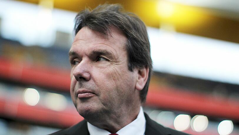 Eintracht-Boss Heribert Bruchhagen sieht die Bayern der Bundesliga-Konkurrenz entrinnen. Eintracht-Boss Heribert Bruchhagen sieht die Bayern der Bundesliga-Konkurrenz entrinnen.