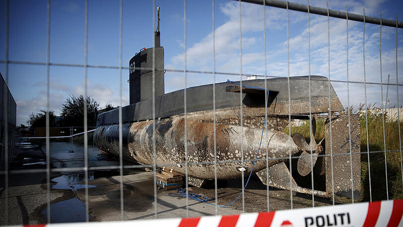 Das U-Boot des dänischen Ingenieurs Peter Madsen liegt im Hafen von Kopenhagen in einem von der Polizei abgesperrten Bereich.