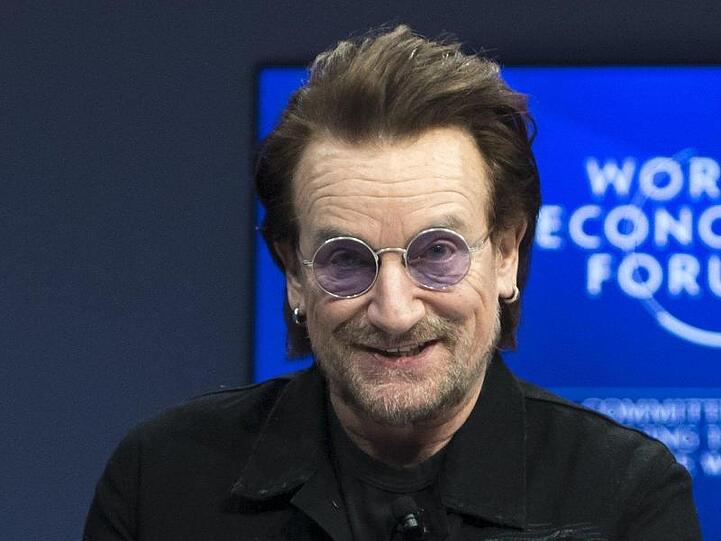 Bono nimmt an einer Veranstaltung auf dem Weltwirtschaftsforum teil.