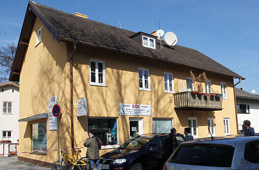 Im ersten Stock dieses Hauses waren die beiden Opfer, Chiara (&dagger; 8) und Sharon (&dagger; 11), zuhause. Sie lebten hier allein mit ihrer Mutter Anette, die vom Vater der Kinder seit langem getrennt war. Und in dieser Wohnung wurden sie brutal ermordet.