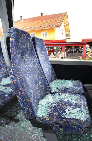In Marktoberdorf ist es zu einem schlimmen Schulbusunfall gekommen. Die Bilder.