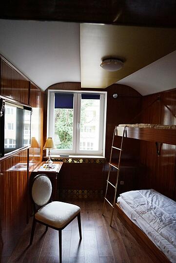 Die Zimmer sind den Zugabteilen nachempfunden.