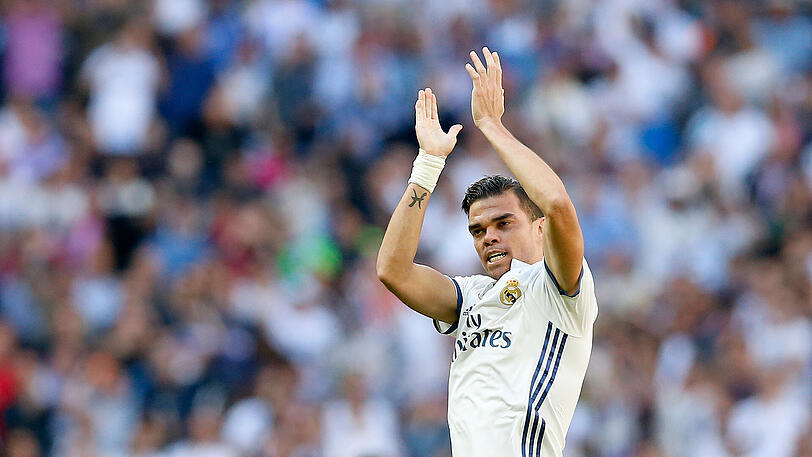 Real-Innenverteidiger Pepe wird wohl in beiden Spielen gegen die Bayern fehlen.