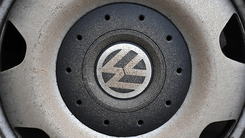 Das VW-Logo auf einer Radkappe: In Deutschland herrscht zur Zeit Absatzflaute.